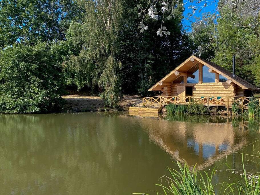 Log Cabin/Hot Tub On Private Lake Jurassic Coast Bridport Exterior foto
