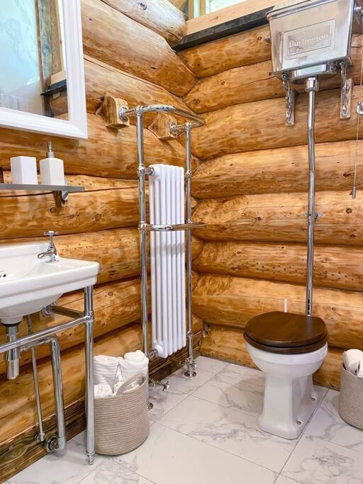 Log Cabin/Hot Tub On Private Lake Jurassic Coast Bridport Exterior foto