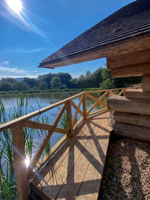 Log Cabin/Hot Tub On Private Lake Jurassic Coast Bridport Exterior foto