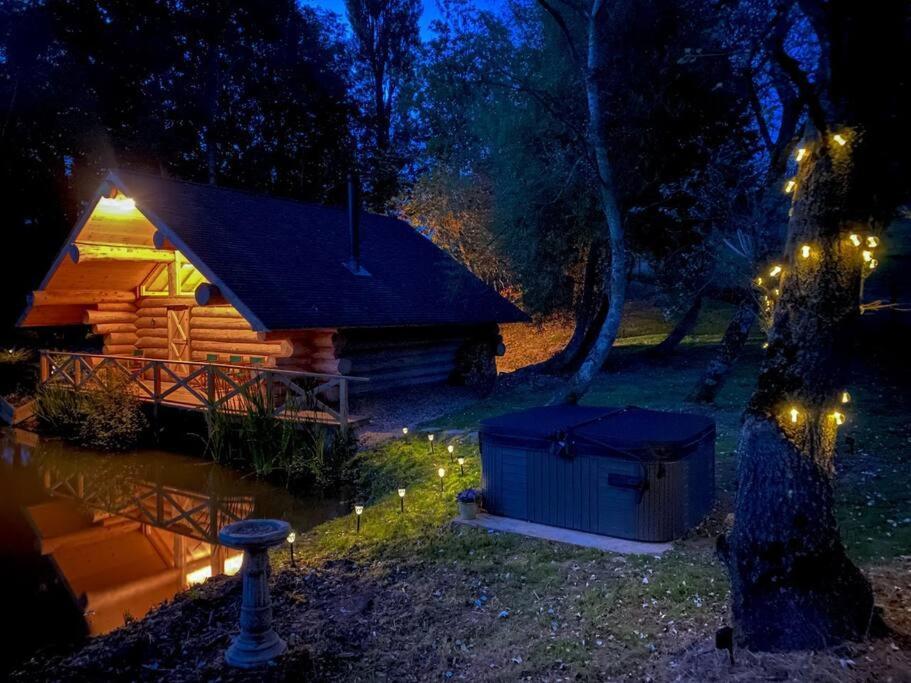 Log Cabin/Hot Tub On Private Lake Jurassic Coast Bridport Exterior foto